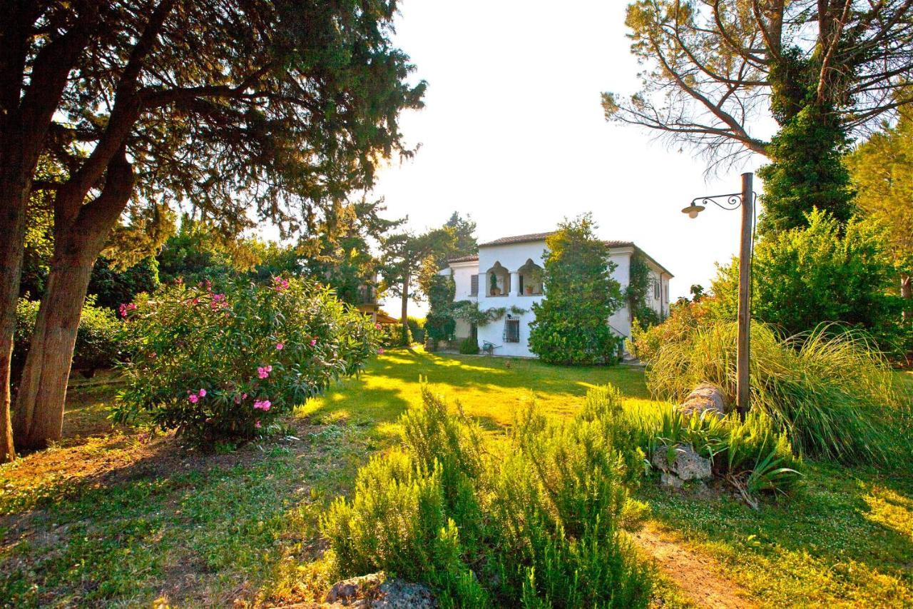 Agriturismo "Borgo Madonna Degli Angeli" - Charming Cottages In The Gardens ! Tocco da Casauria Dış mekan fotoğraf